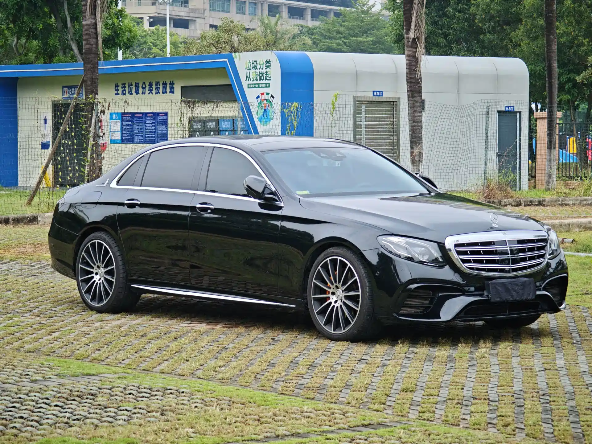 Photo 5 - Mercedes-Benz E-Class