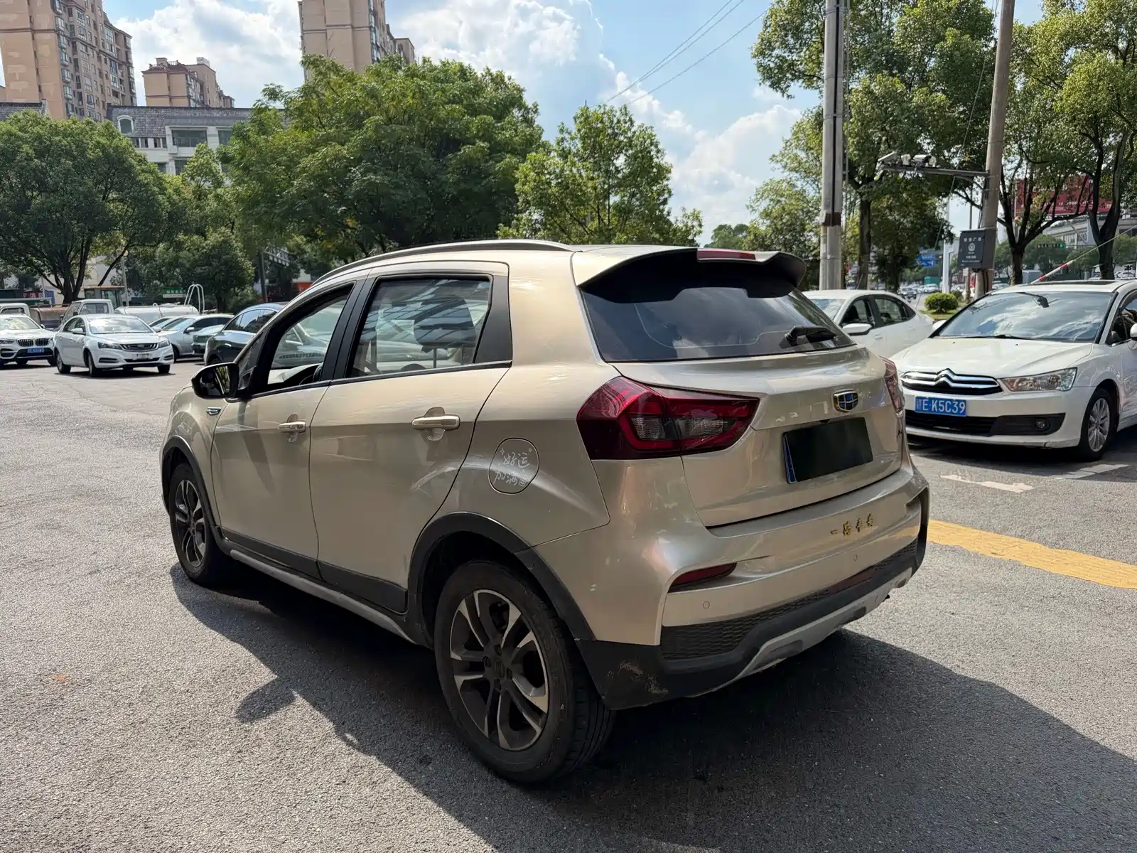 Фото 7 - Geely Vision X3