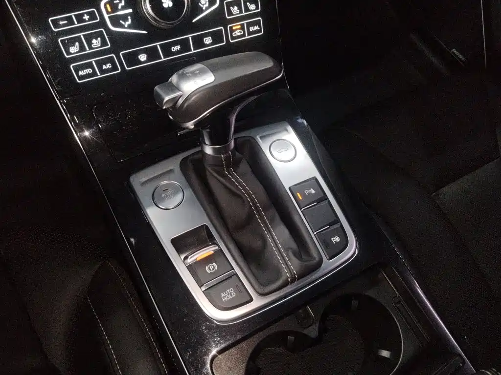 Hongqi H5 2018 2018 30TD Smart Connected Royal Edition