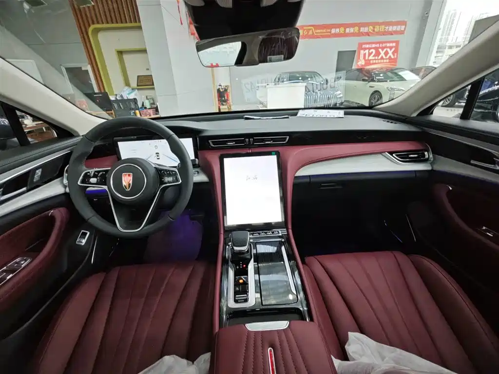 Hongqi H5 2025 2.0T Automatic Flag Celebration 500,000 Units Anniversary Edition фото 4