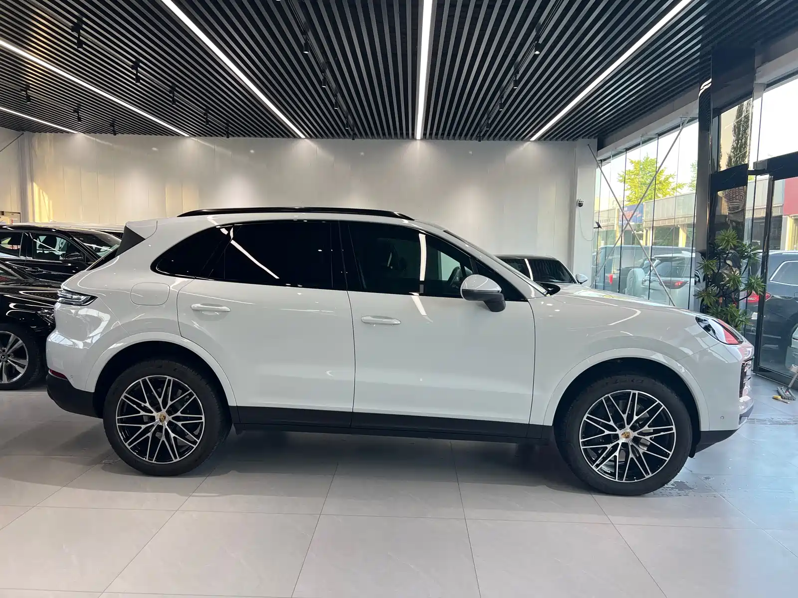 Photo 4 - Porsche Cayenne