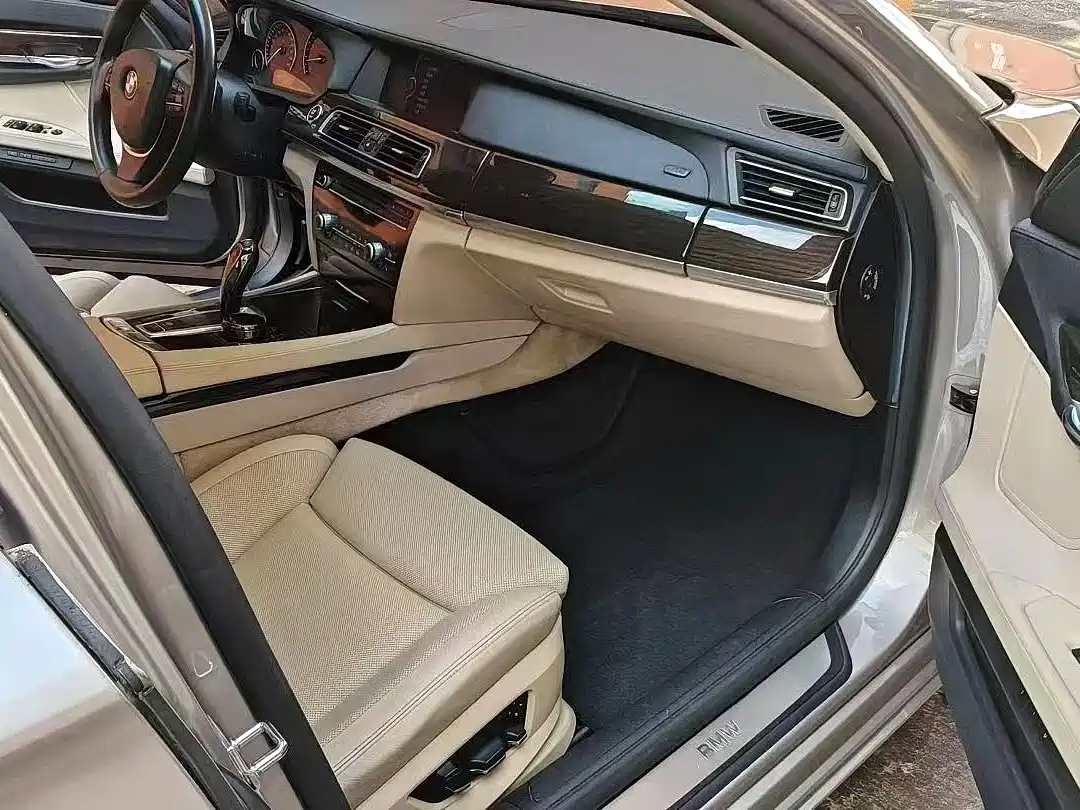 BMW 7 Series 2009 750Li Luxury фото 4