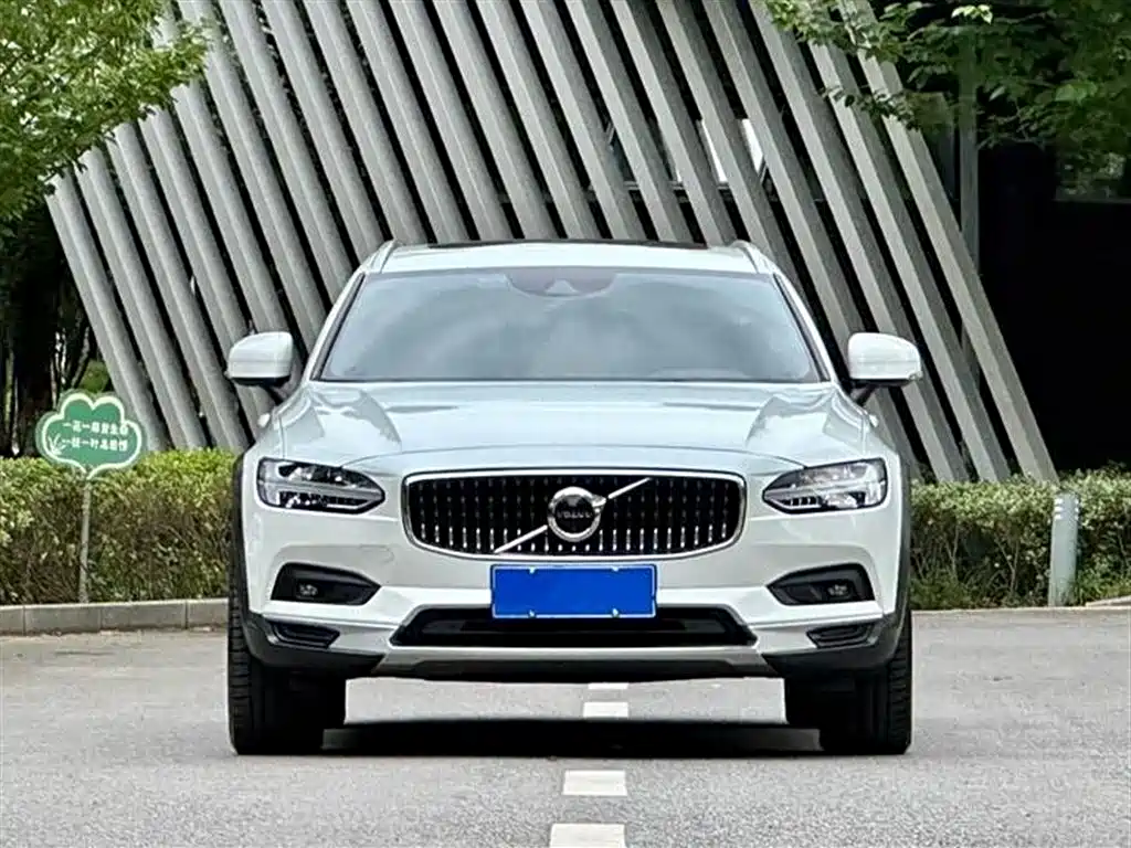 Volvo V90 2021 Model Cross Country B5 AWD Premium Smart Edition фото 2