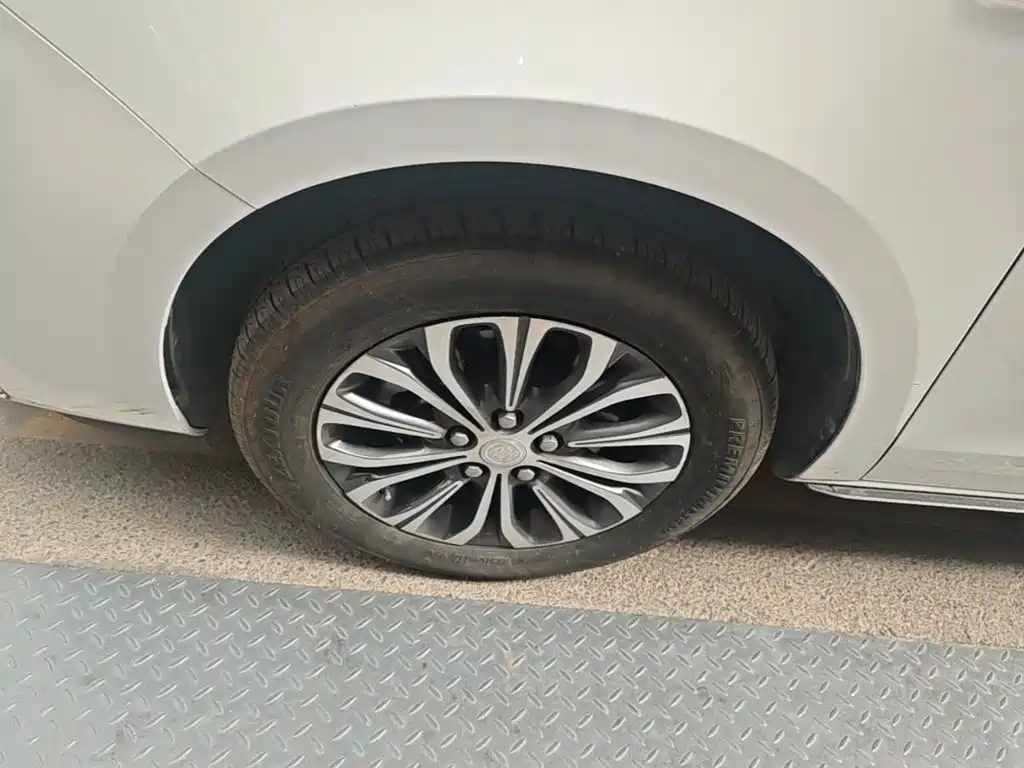 Photo 23 - Buick GL8