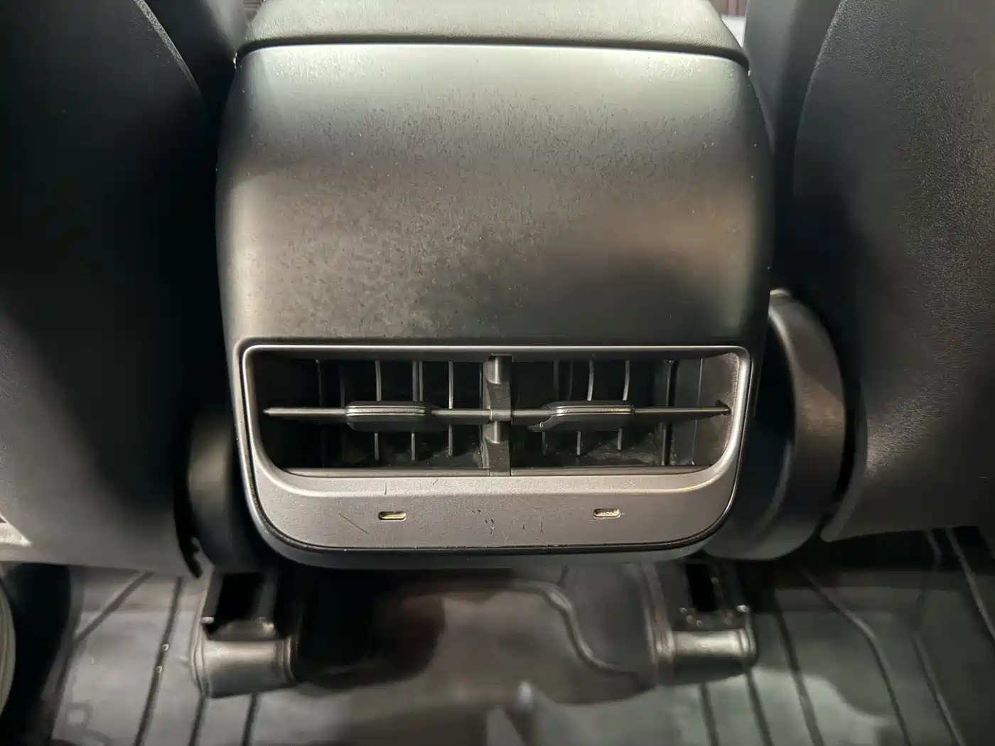 Фото 13 - Tesla Model Y