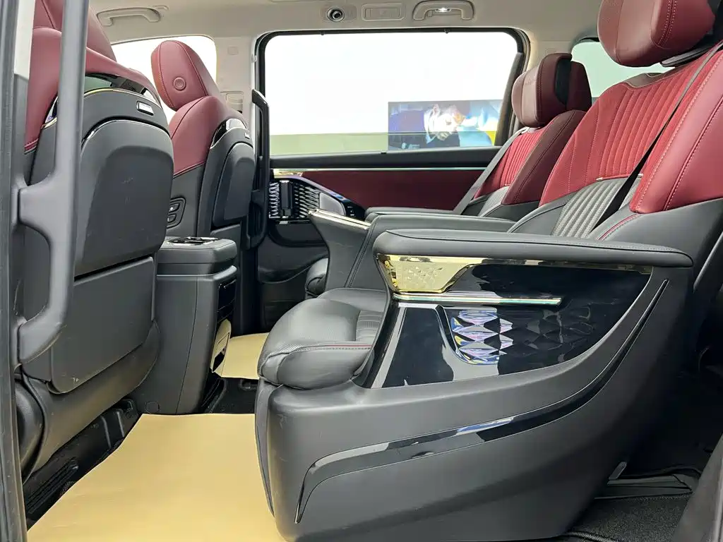 صورة 9 - GAC Trumpchi Trumpchi E9