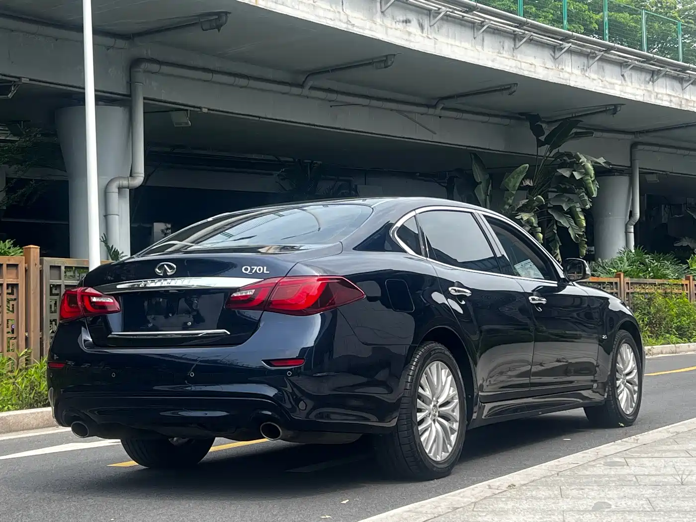Infiniti Q70 2015 Q70L 2.5L Enjoyment Edition фото 12