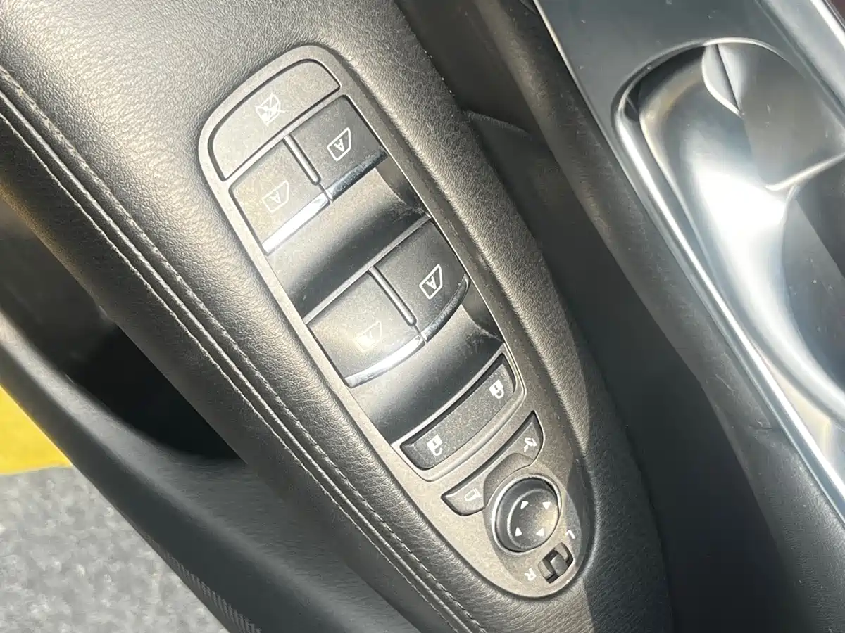 Infiniti Q70 2015 Q70L 2.5L Enjoyment Edition фото 19