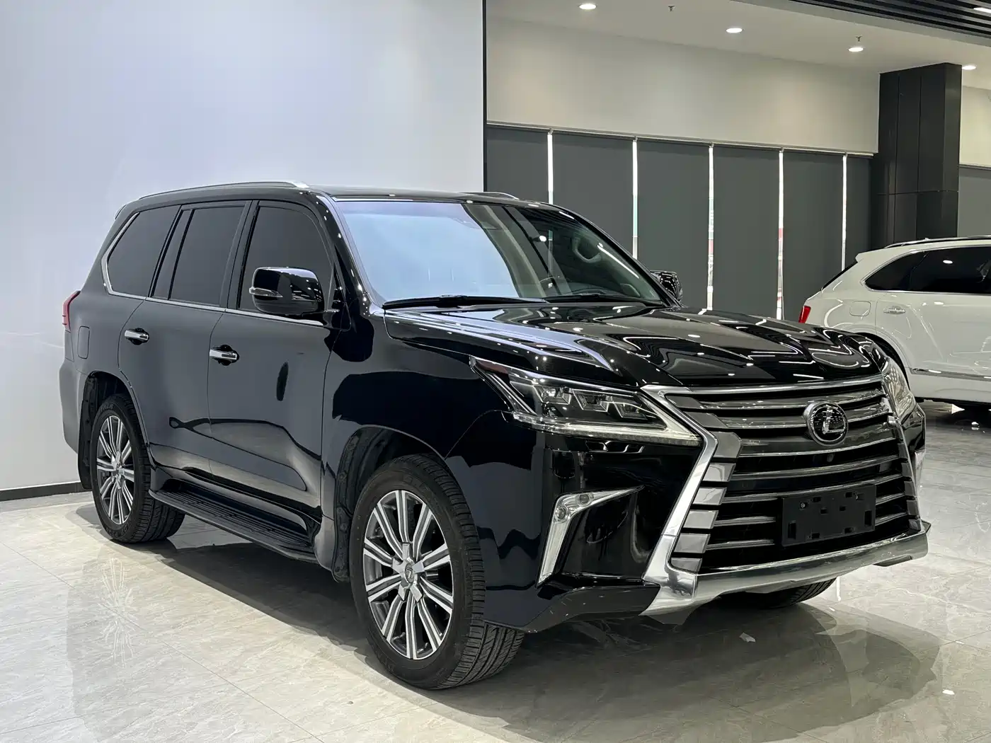 Lexus LX 2016 570 Luxury Premium Edition фото 3