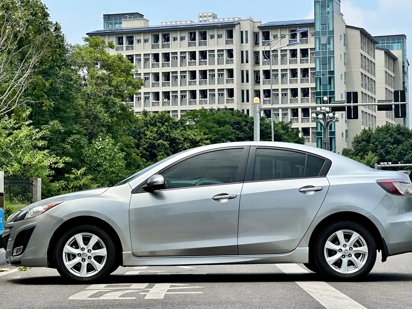 Mazda Mazda3 Axela 2013 2011 Sedan 2.0L Automatic Luxury