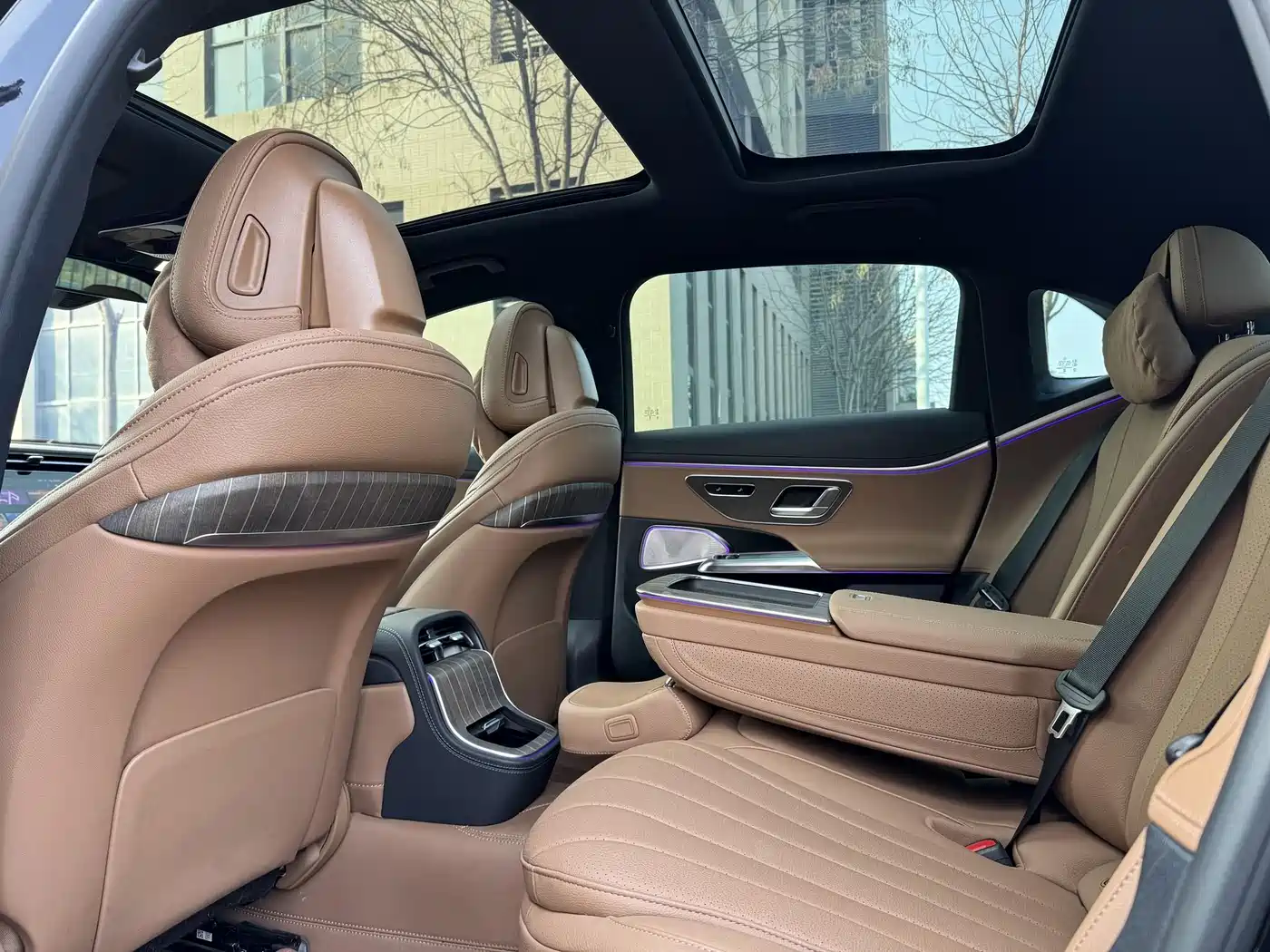 Mercedes-Benz E-Class 2024 E 300 L Fashion фото 11