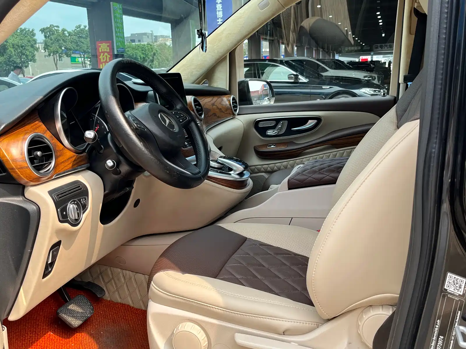 Фото 17 - Mercedes-Benz V-Class