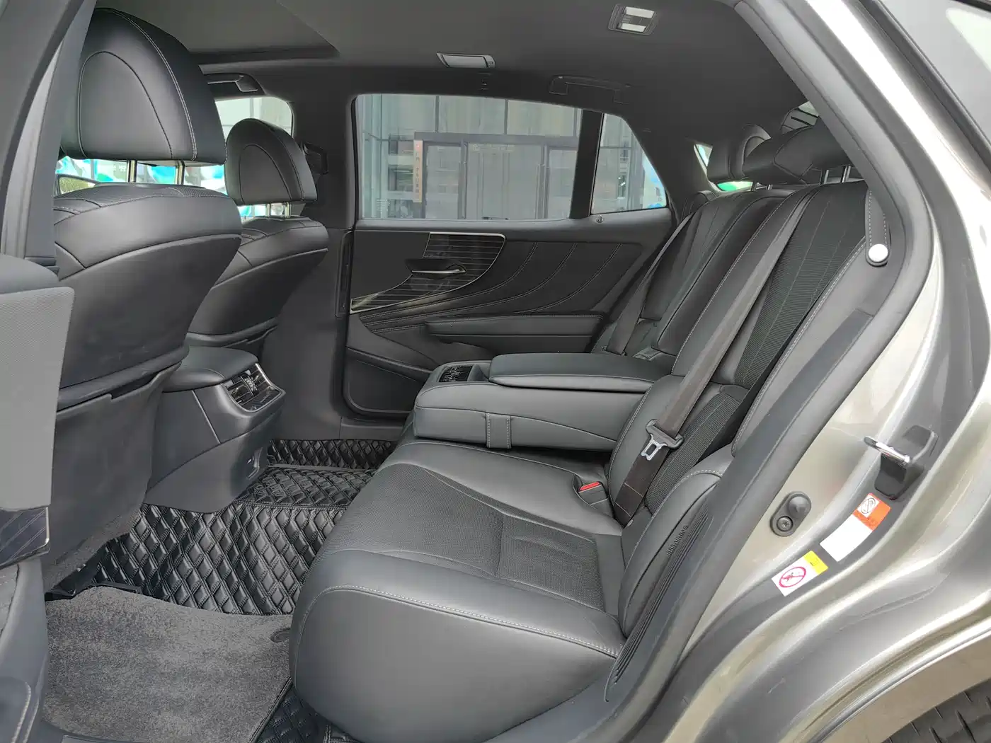 Lexus LS 2018 500h Excellence Edition China V фото 9