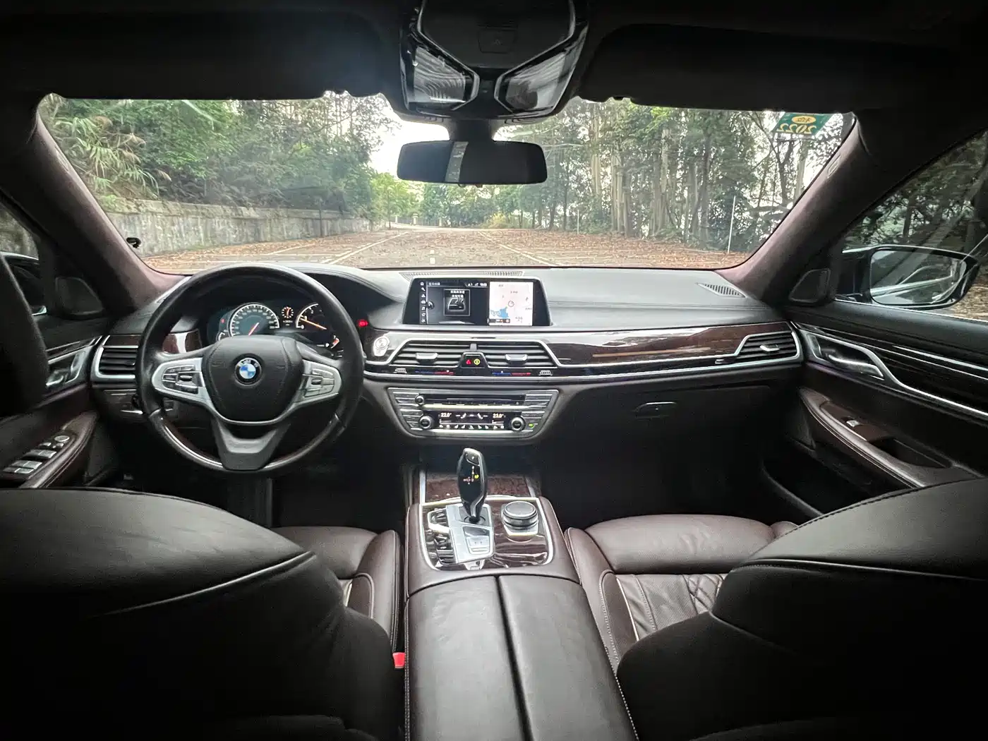 BMW 7 Series 2017 740Li xDrive Luxury Edition фото 13