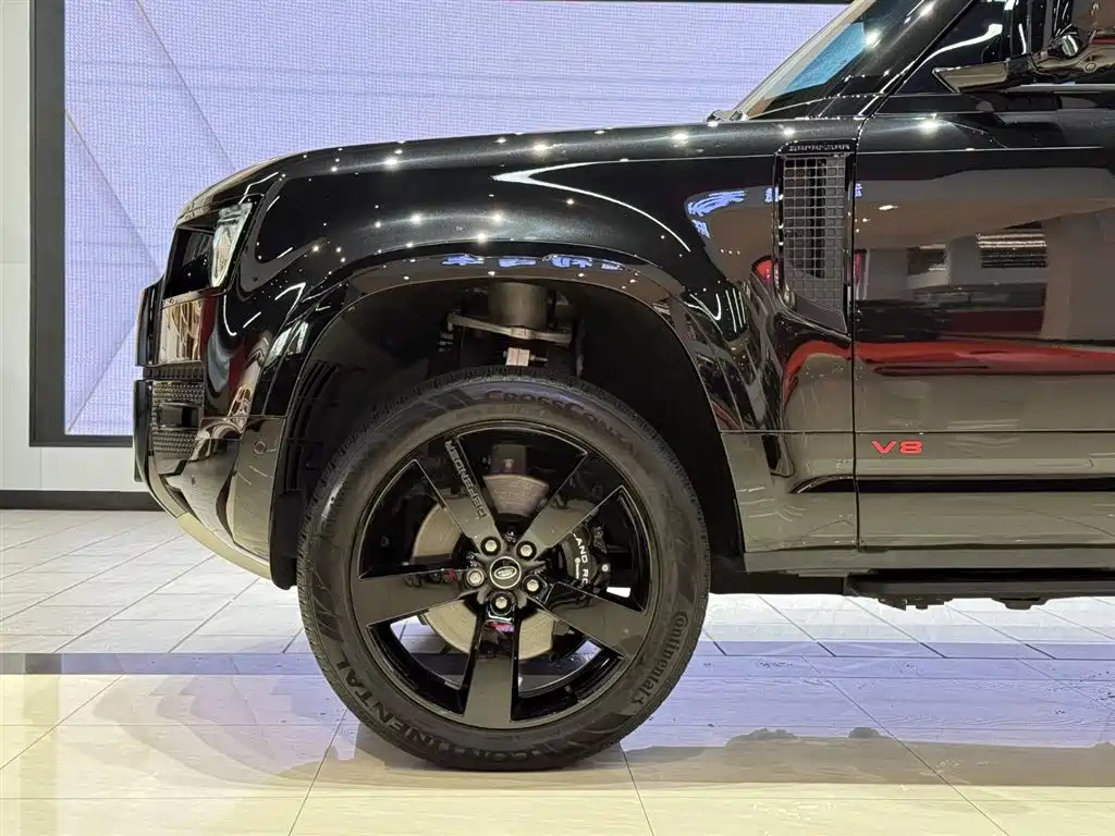 Land Rover Defender 2024 110 5.0T V8 фото 5