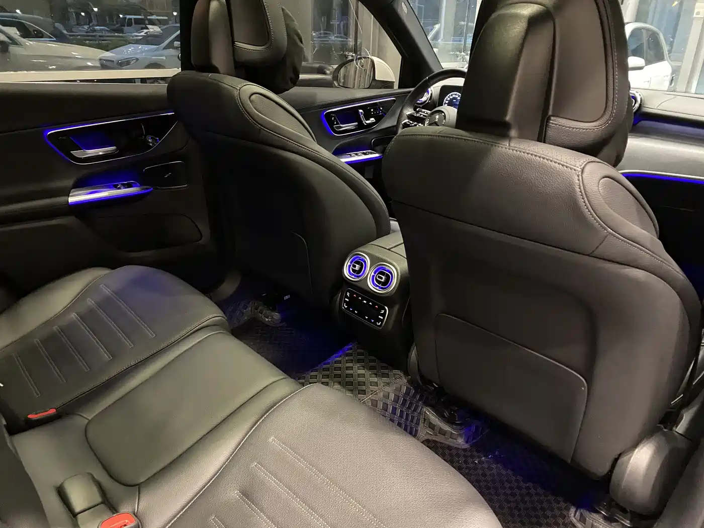 Mercedes-Benz GLC 2024 GLC 260 L 4MATIC Luxury 5-seater фото 11