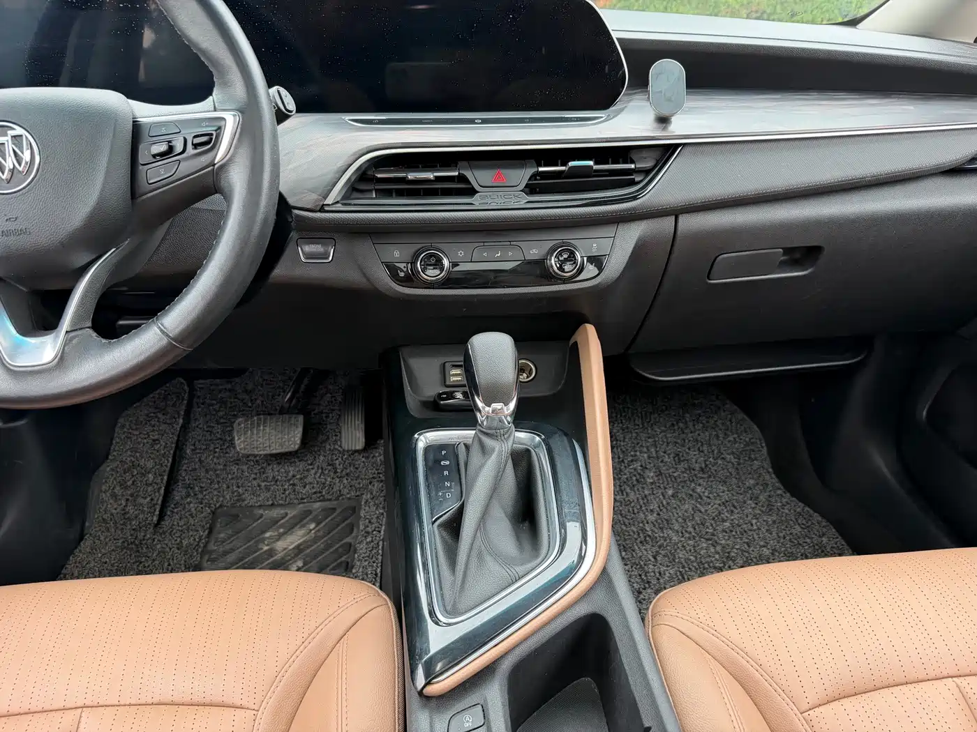 Фото 18 - Buick GL6