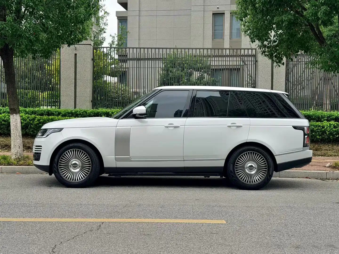 Фото 11 - Land Rover Range Rover