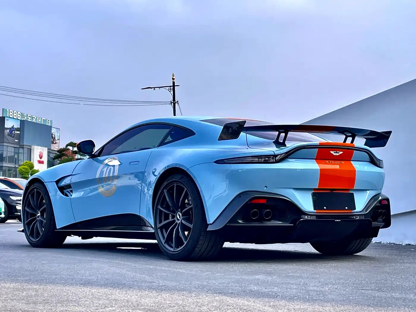 ASTON MARTIN V8 VANTAGE