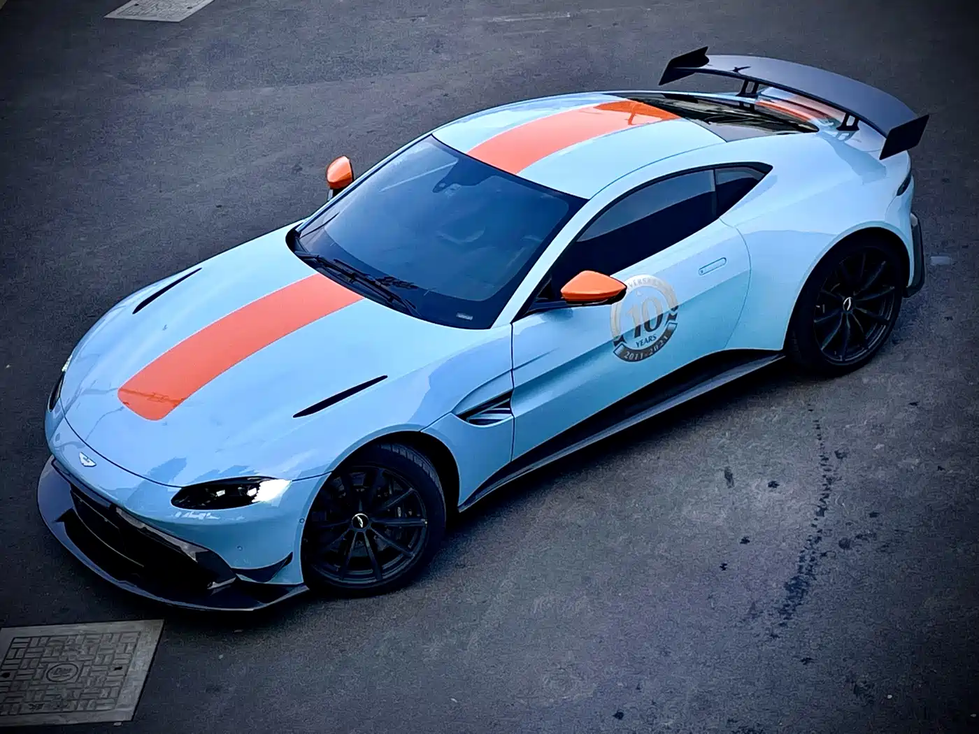 ASTON MARTIN V8 VANTAGE