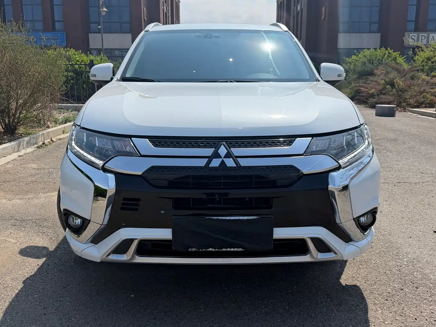 Mitsubishi Outlander 2021 2.4L 4WD Deluxe Edition 7-Seater фото 2