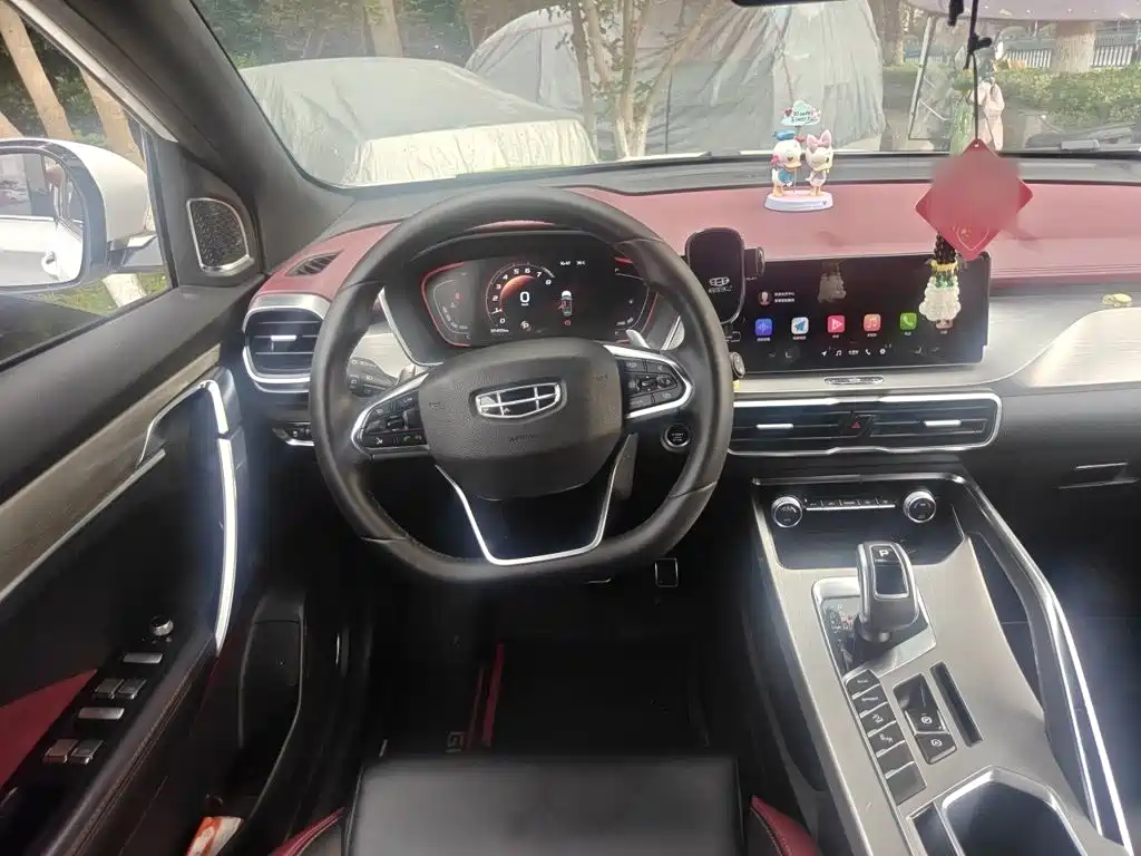 Фото 3 - Geely Coolray