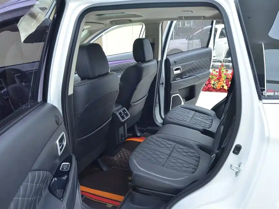 Mitsubishi Outlander 2021 2.4L 4WD Deluxe Edition 7-Seater фото 5