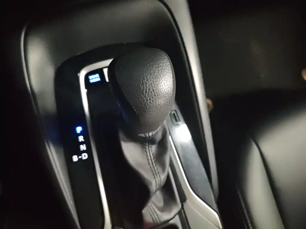 Toyota Corolla 2021 Hybrid 1.8L E-CVT Elite Edition фото 14