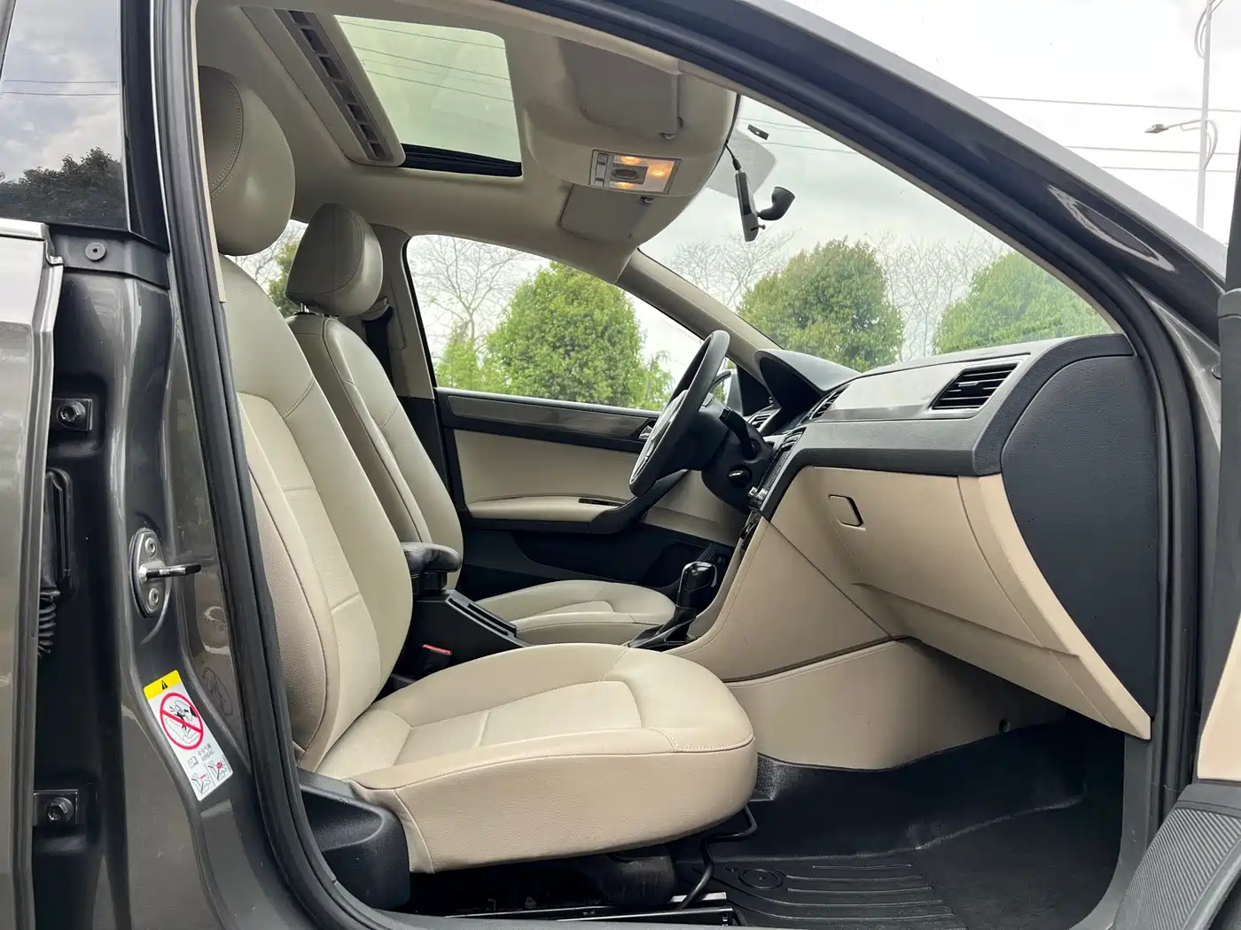 Volkswagen Santana 2013 1.6L Automatic Comfort Edition фото 13