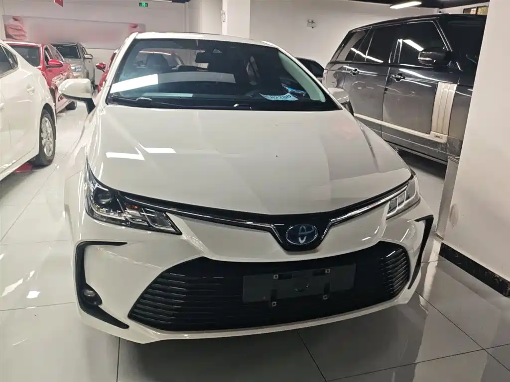 Toyota Corolla 2021 Hybrid 1.8L E-CVT Elite Edition фото 3