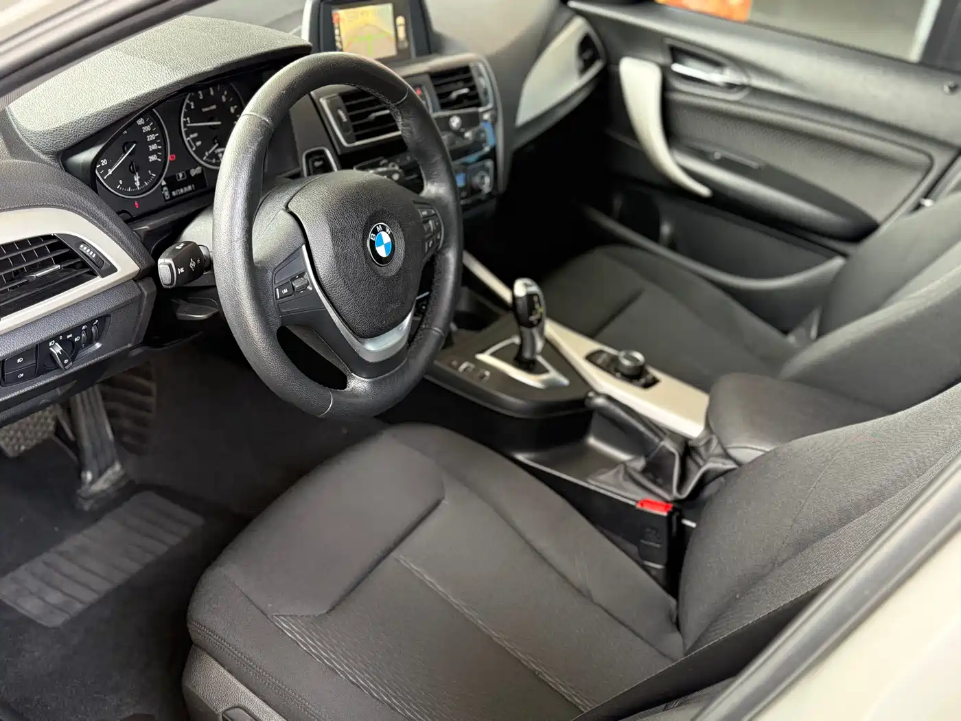 BMW 1 Series (Import) 2015 120i Leading фото 10