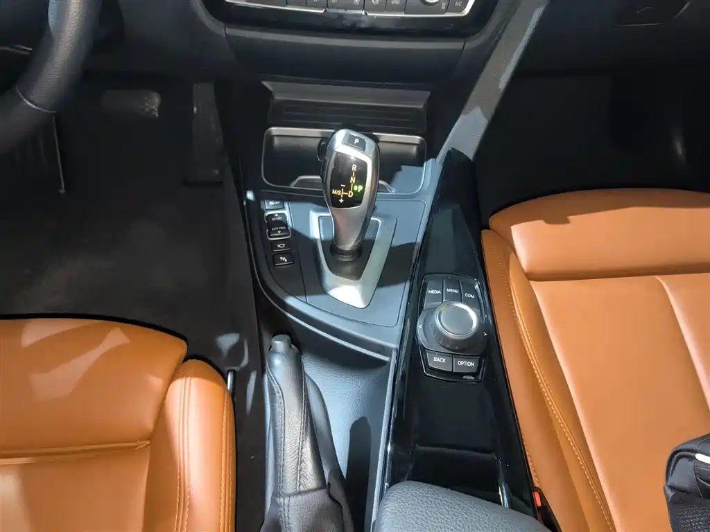 BMW 3 Series GT 2018 320i Fashion фото 14