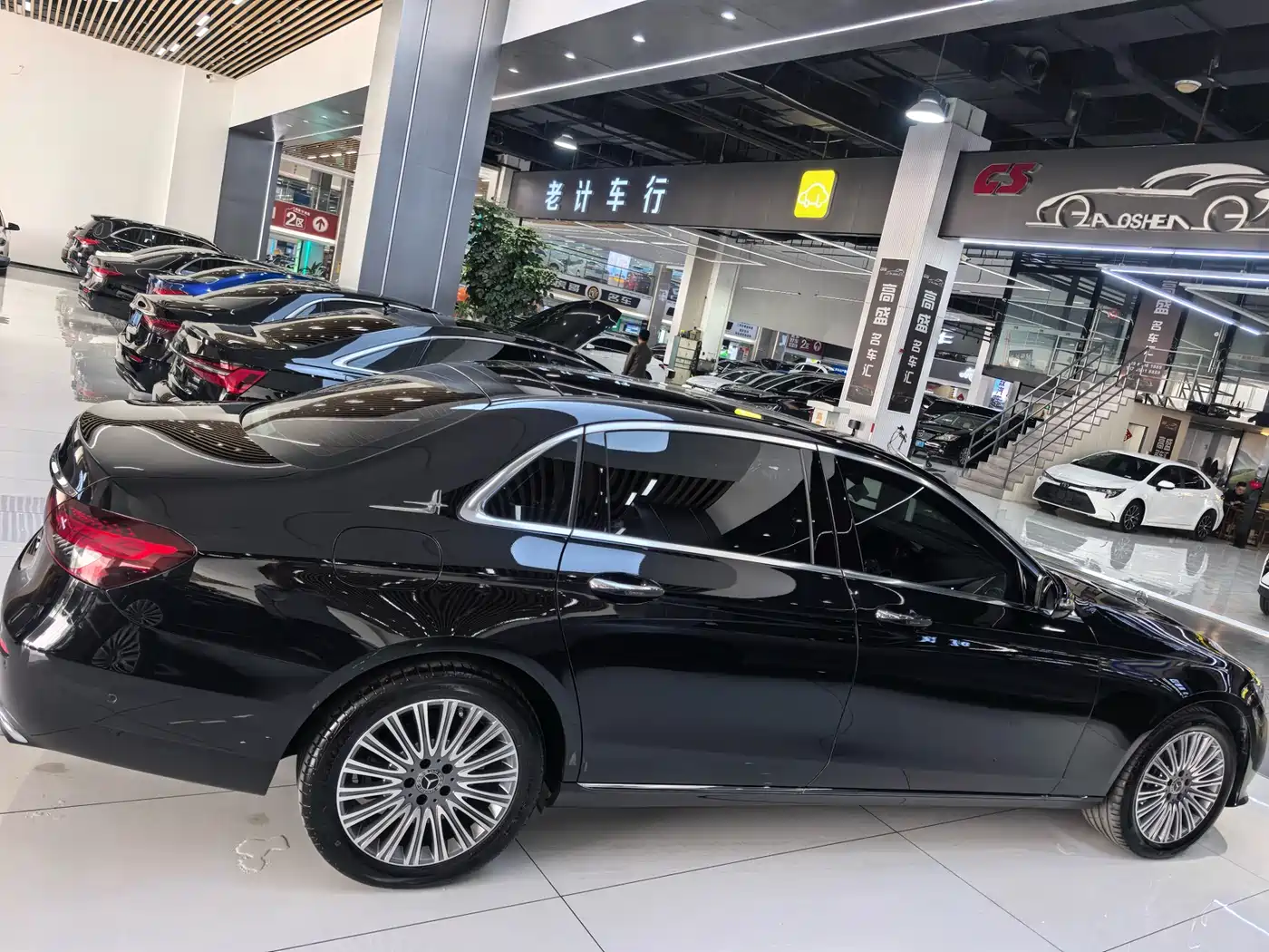 MERCEDES-BENZ E CLASS