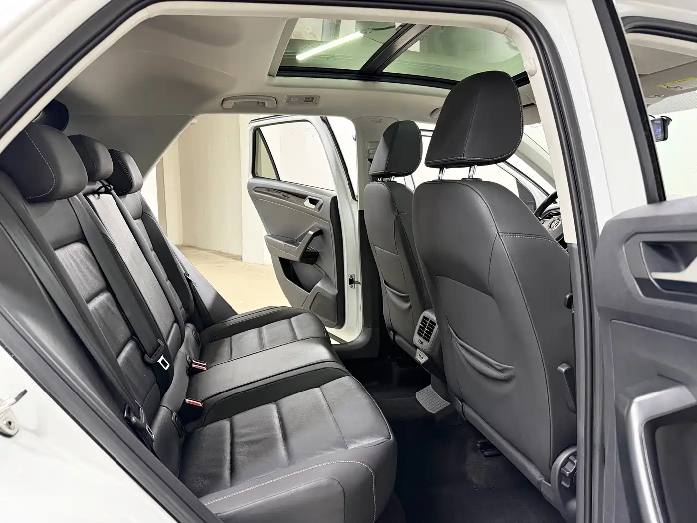 VOLKSWAGEN T ROC EXPLORING SONGS