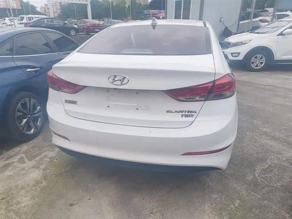 Hyundai Elantra 2019 1.5L CVT Smart Elite фото 6