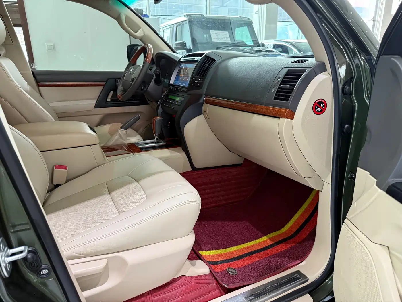 Toyota Land Cruiser (Import) 2015 4.0L V6 Middle East Limited Edition фото 8