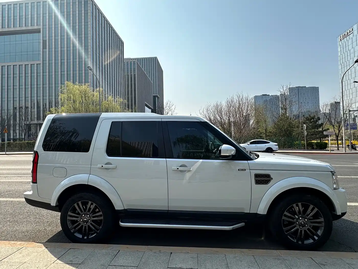 Land Rover Discovery 2016 3.0 SC V6 HSE фото 5