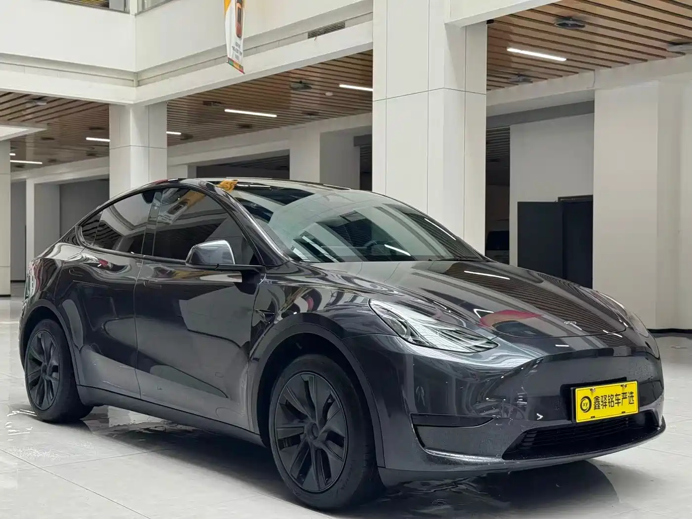 TESLA MODEL Y