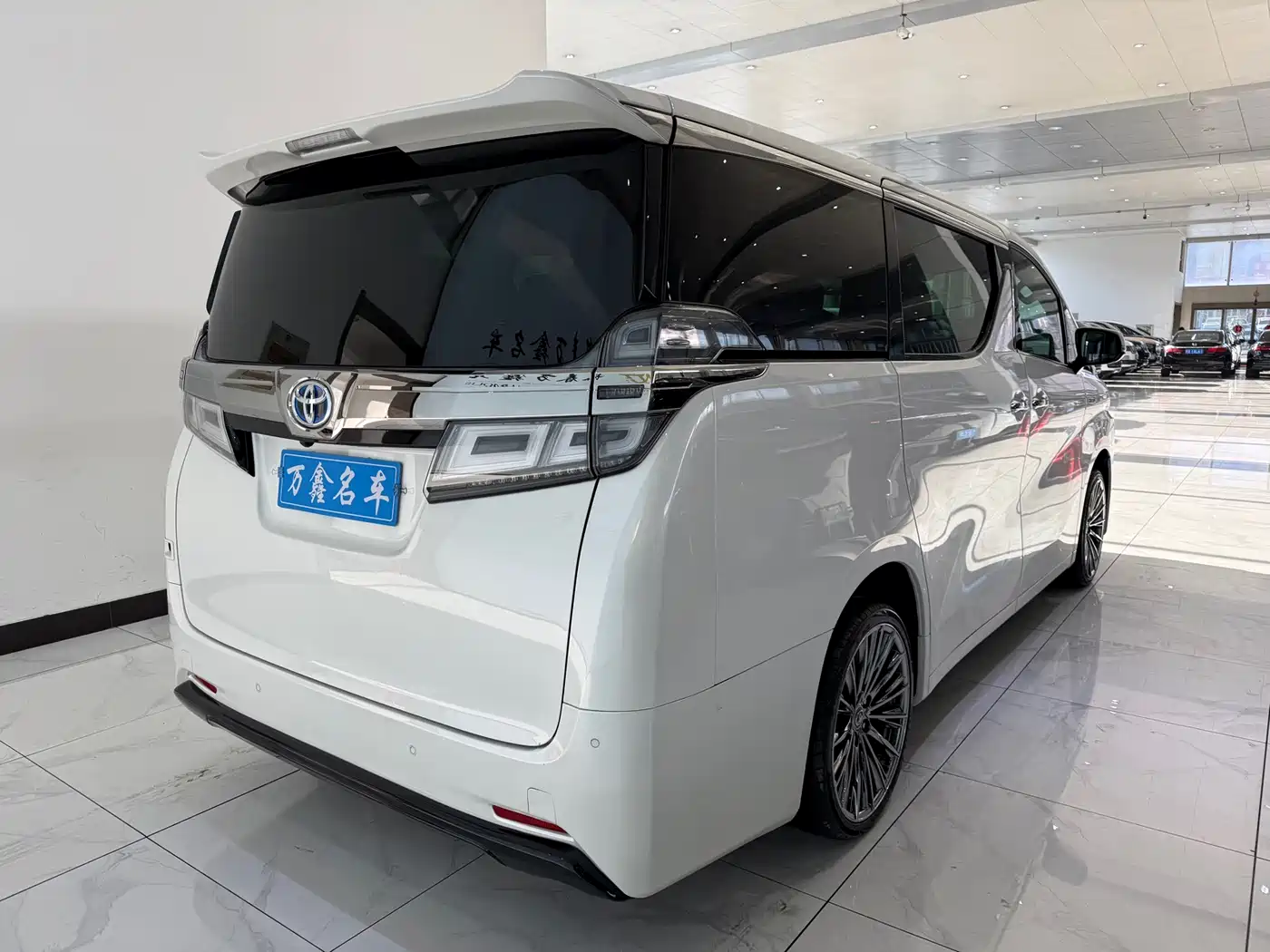 Toyota Vellfire 2020 Twin Engine 2.5L HV Premium Edition фото 18