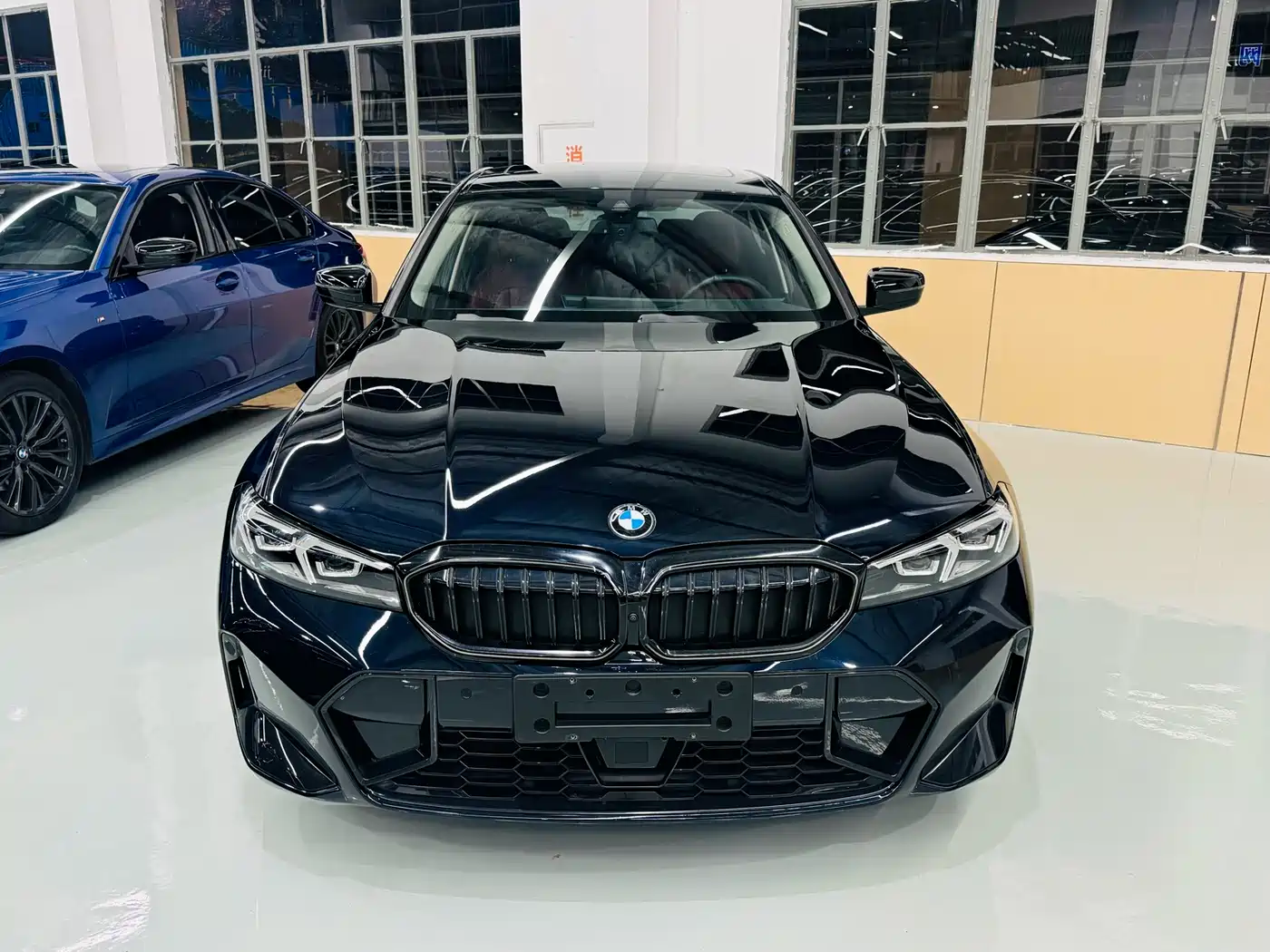 BMW 3 Series 2026 330Li M Sport Shadowline Package фото 2