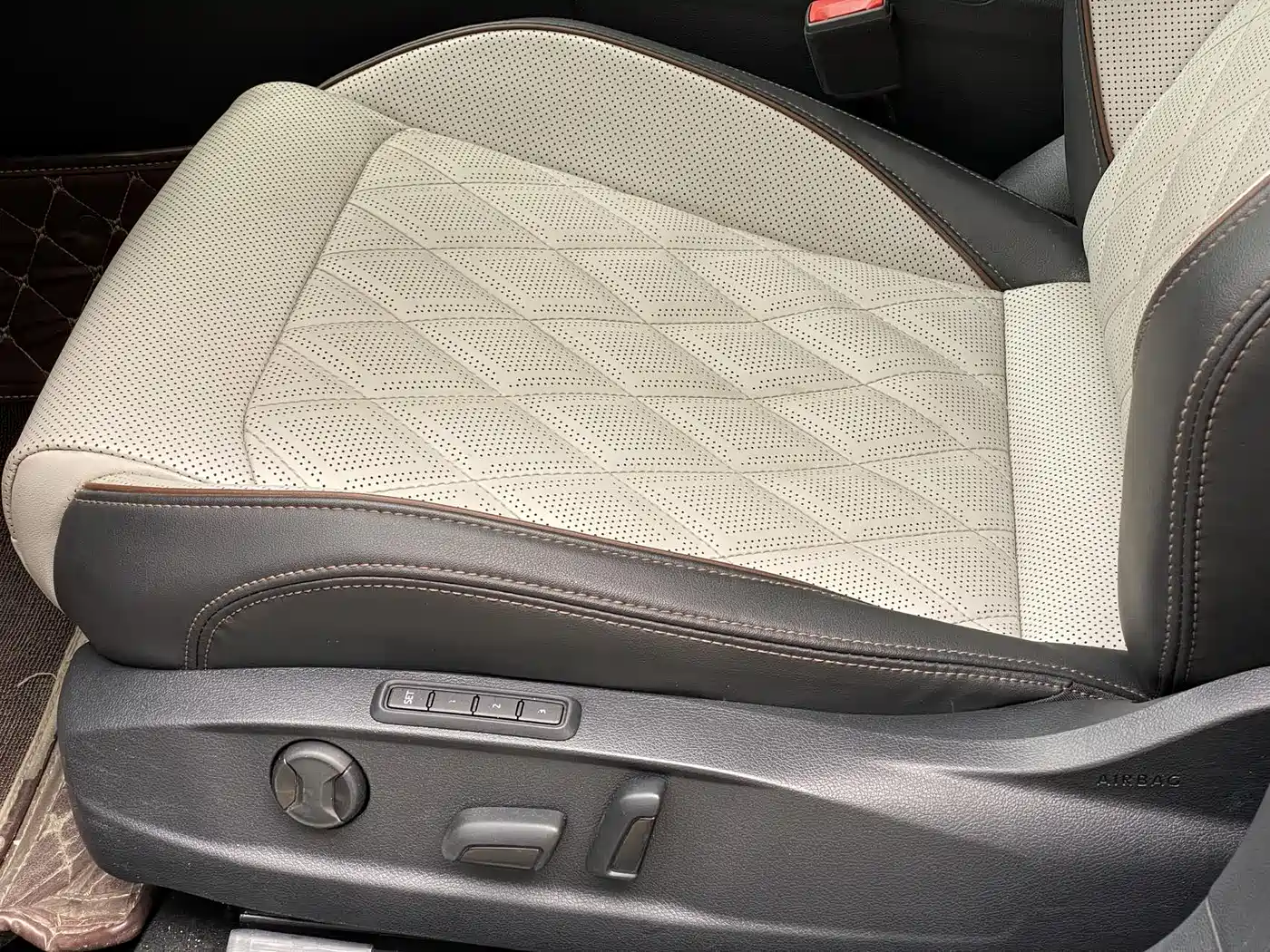 Volkswagen Magotan 2023 Model 2 Million Commemorative Edition 380TSI DSG Flagship фото 7