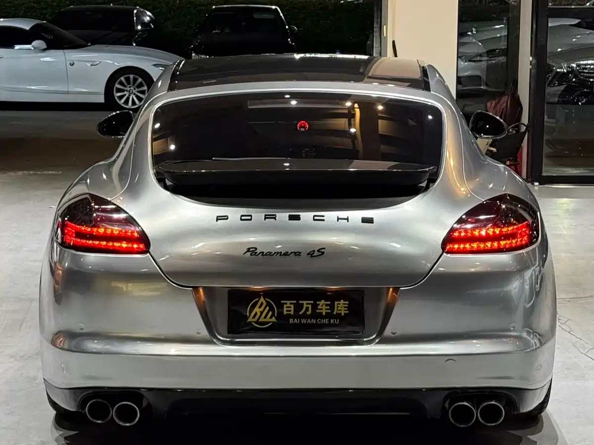 Porsche Panamera 2010 Panamera 4 3.6L фото 8
