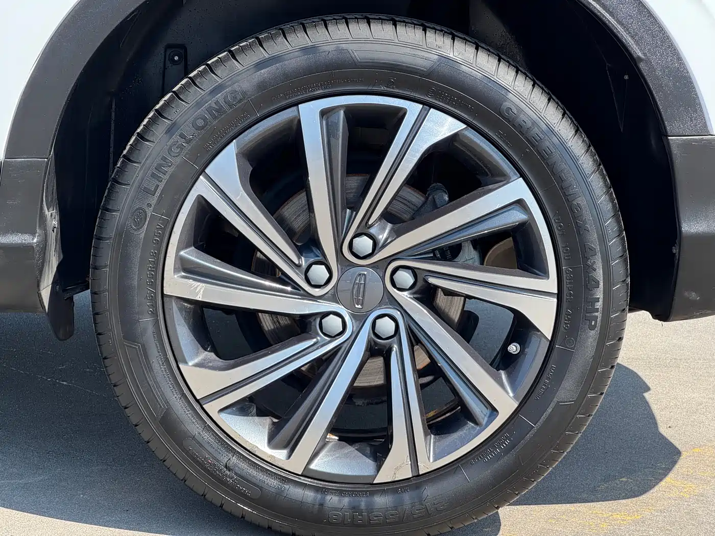 Фото 14 - Geely Coolray