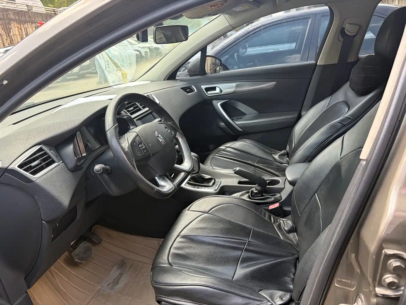DS 5LS 2014 2014 1.8L Automatic Comfort VTi140