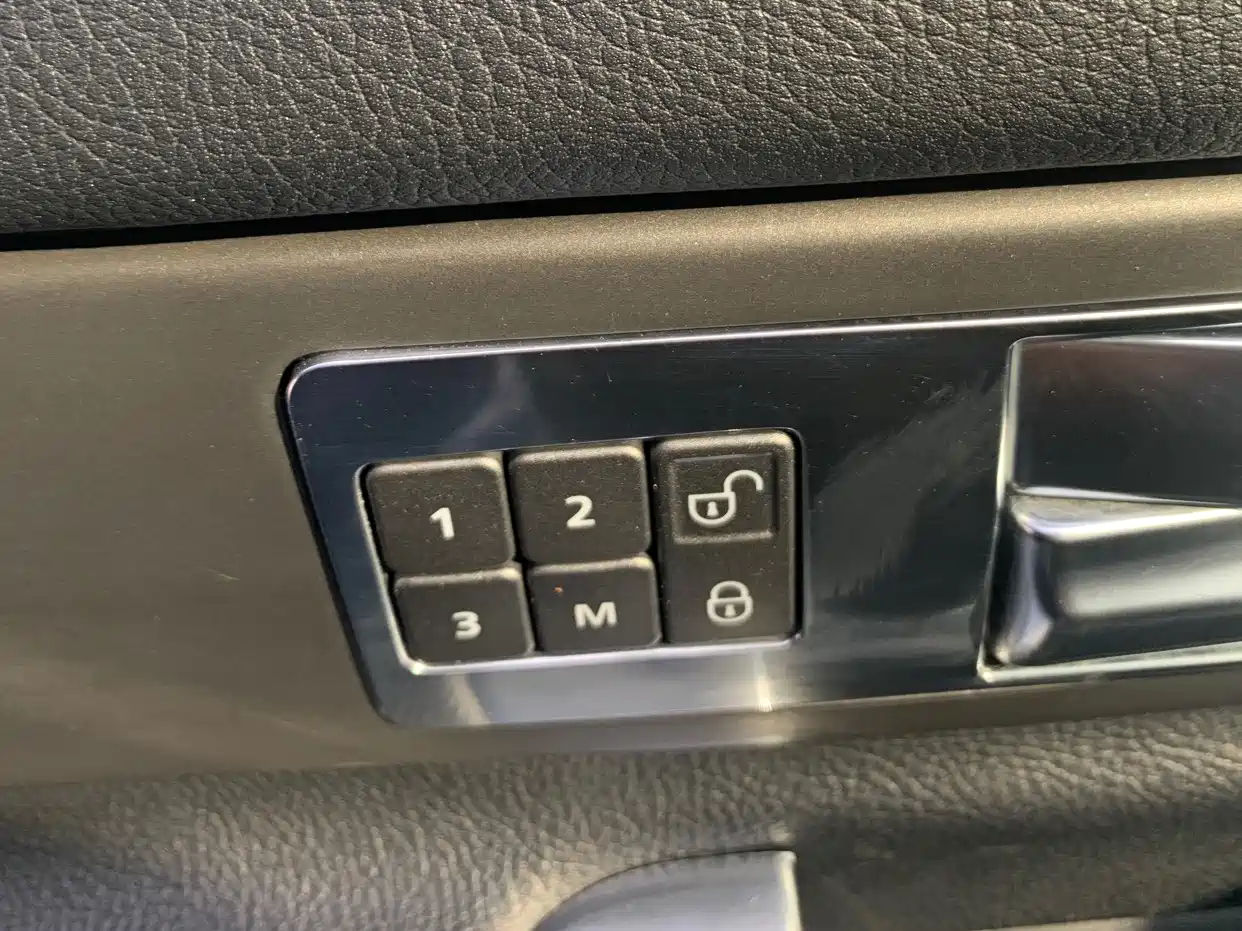 Land Rover Discovery 2016 3.0 SC V6 HSE фото 23