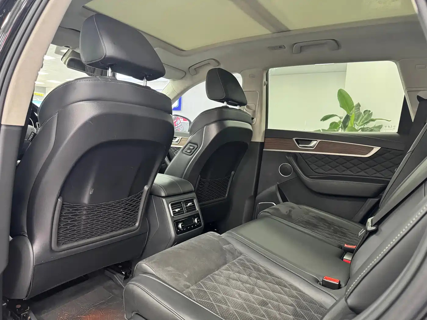 Hongqi HS7 2021 2.0T DCT FWD Smart Connect Qi Chang Edition фото 8