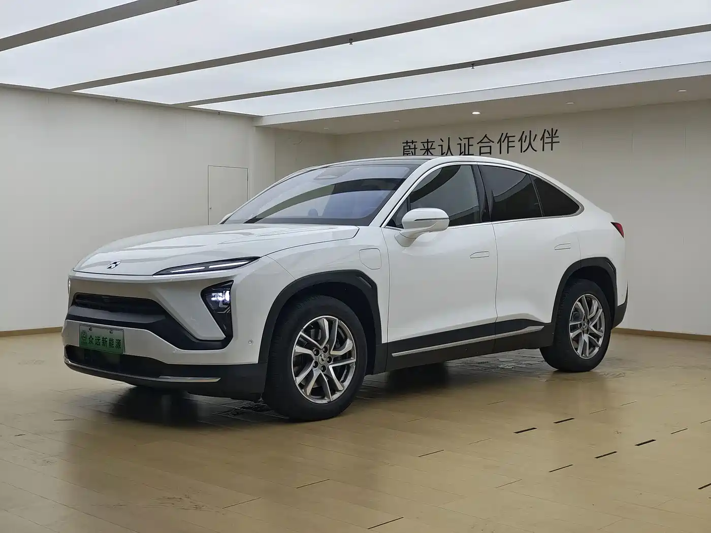 Фото 1 - NIO EC6