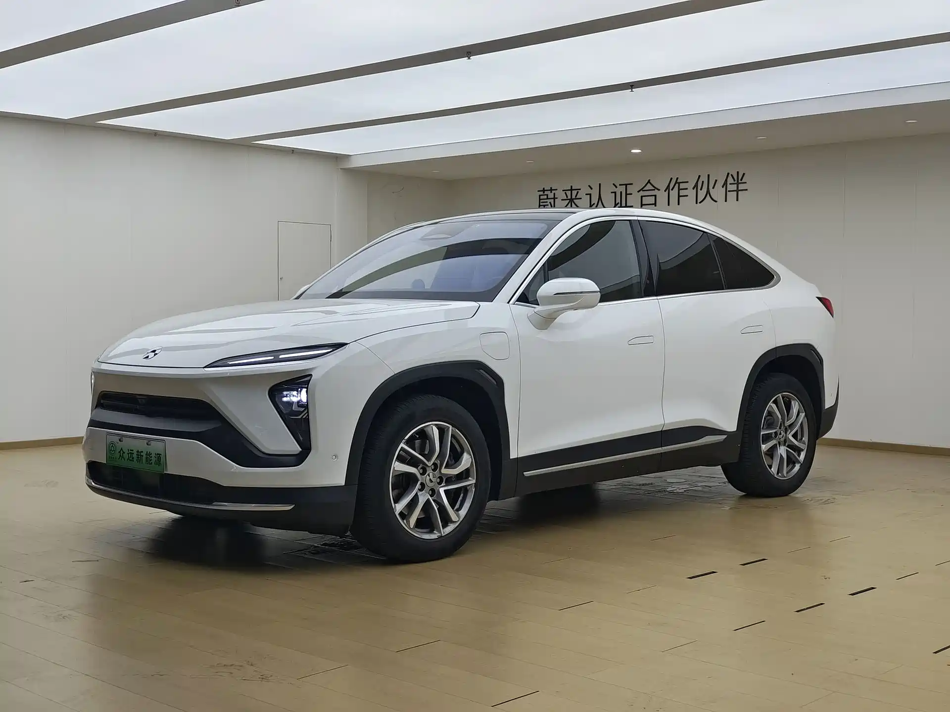 Фото 1 - NIO EC6
