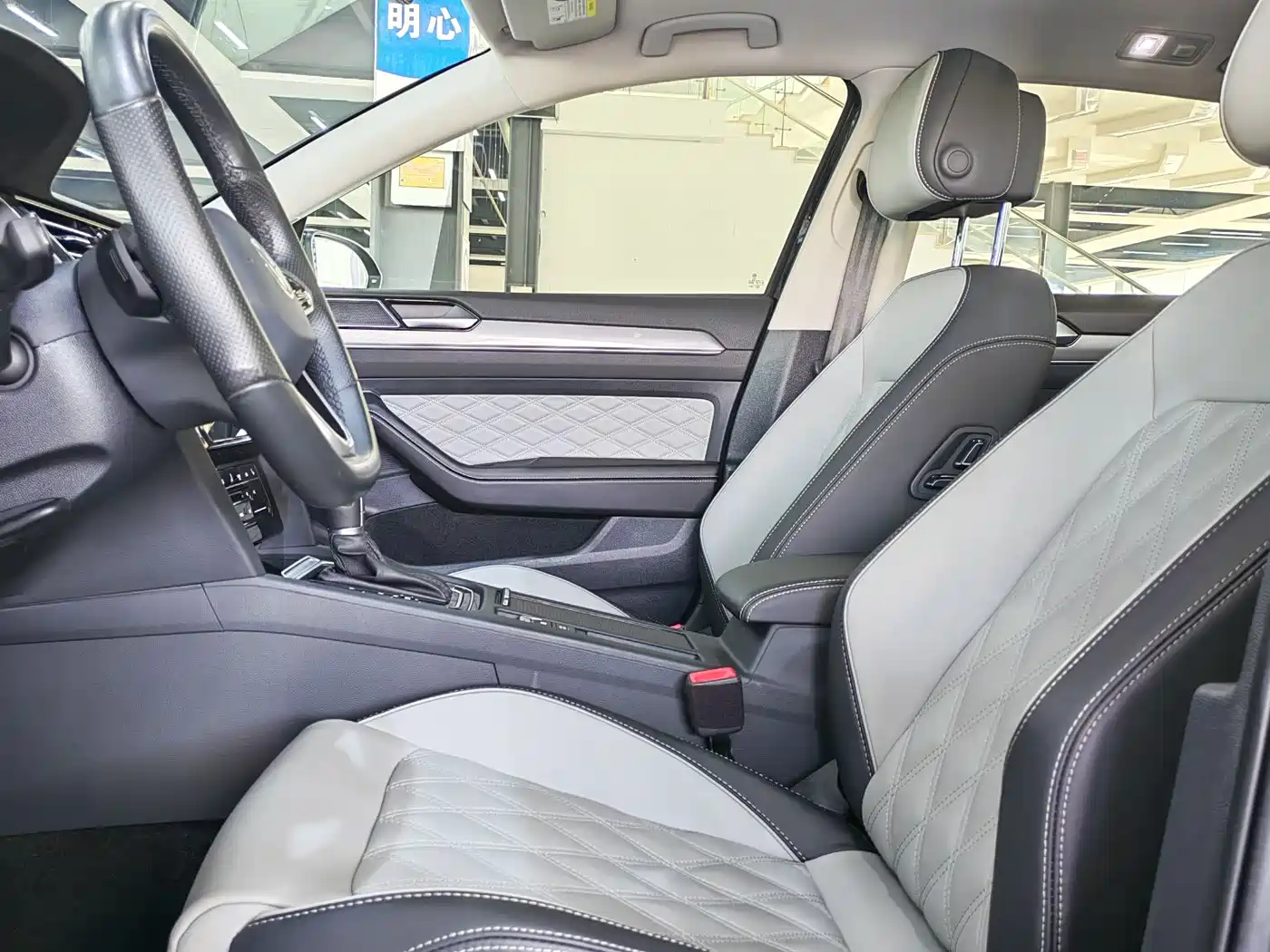 Volkswagen Magotan 2023 2 Million Units Anniversary Edition 330TSI DSG Leading Type фото 8