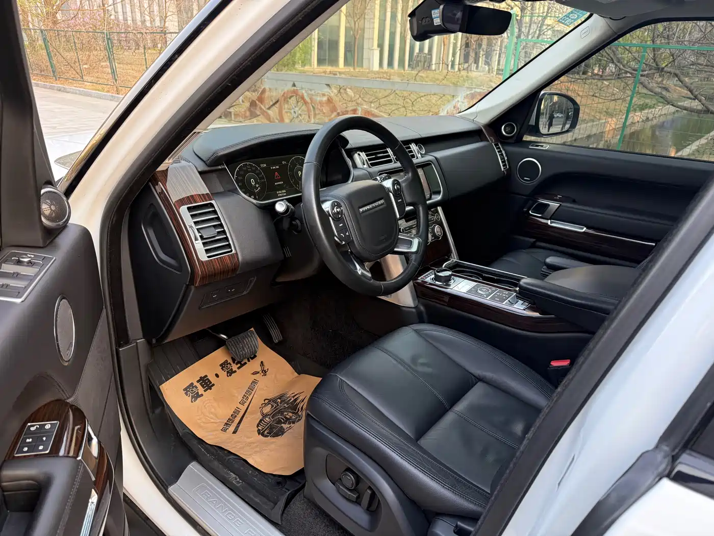 Land Rover Range Rover 2018 3.0 SC V6 Golden Age Edition фото 6